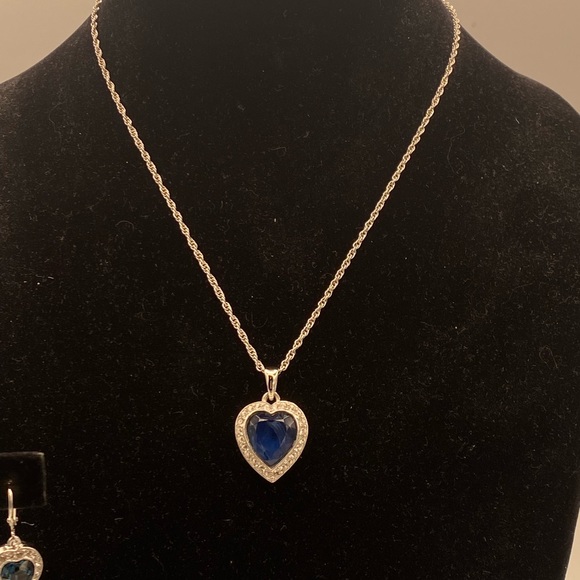 ✨LOCATION CLOSING SALE ✨ Swarovski crystals limited edition titanic necklace - Picture 2 of 3